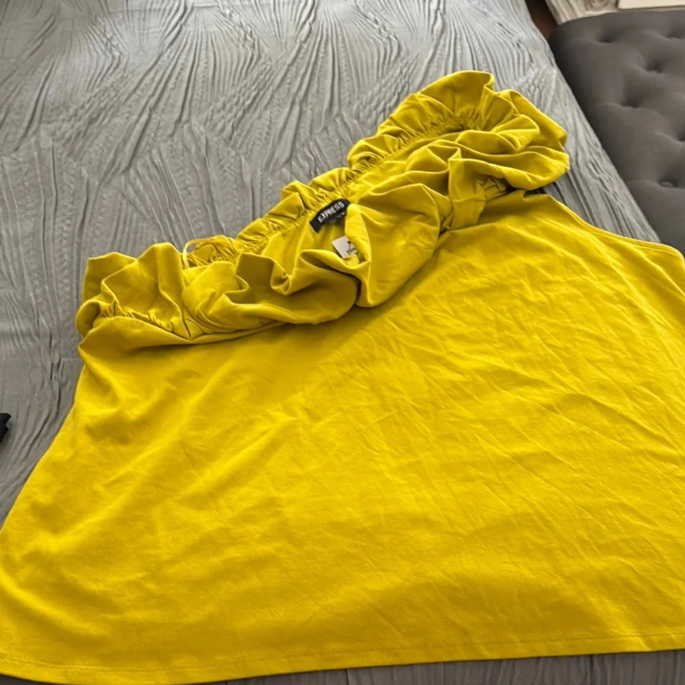 Express Yellow Asymmetrical Ruffled Crop Top - Picture 3 of 4